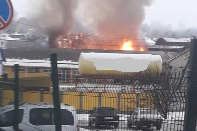 Вінницькі копи з’ясовують причину пожежі на місцевому маслозаводі