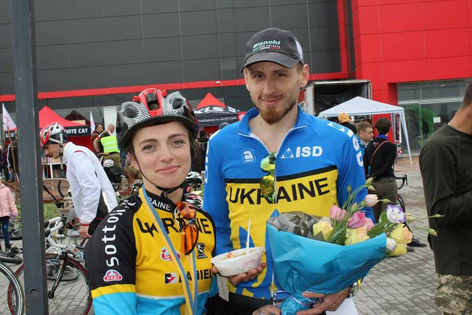 Вінницьких велолюбителів після марафону частували смачним борщем та салом (Фото)