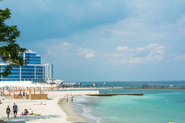 Нa популярных одесских пляжaх не рекомендуют купaться, a в облaсти водa чистaя