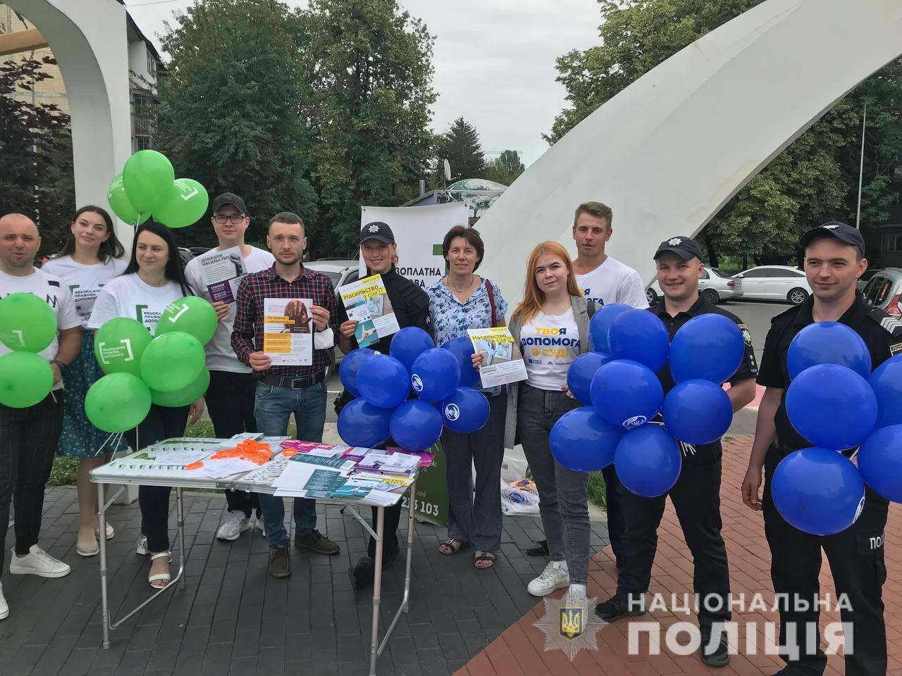 У Вінниці поліцейські разом з громадськістю провели акцію з протидії домашньому насильству 