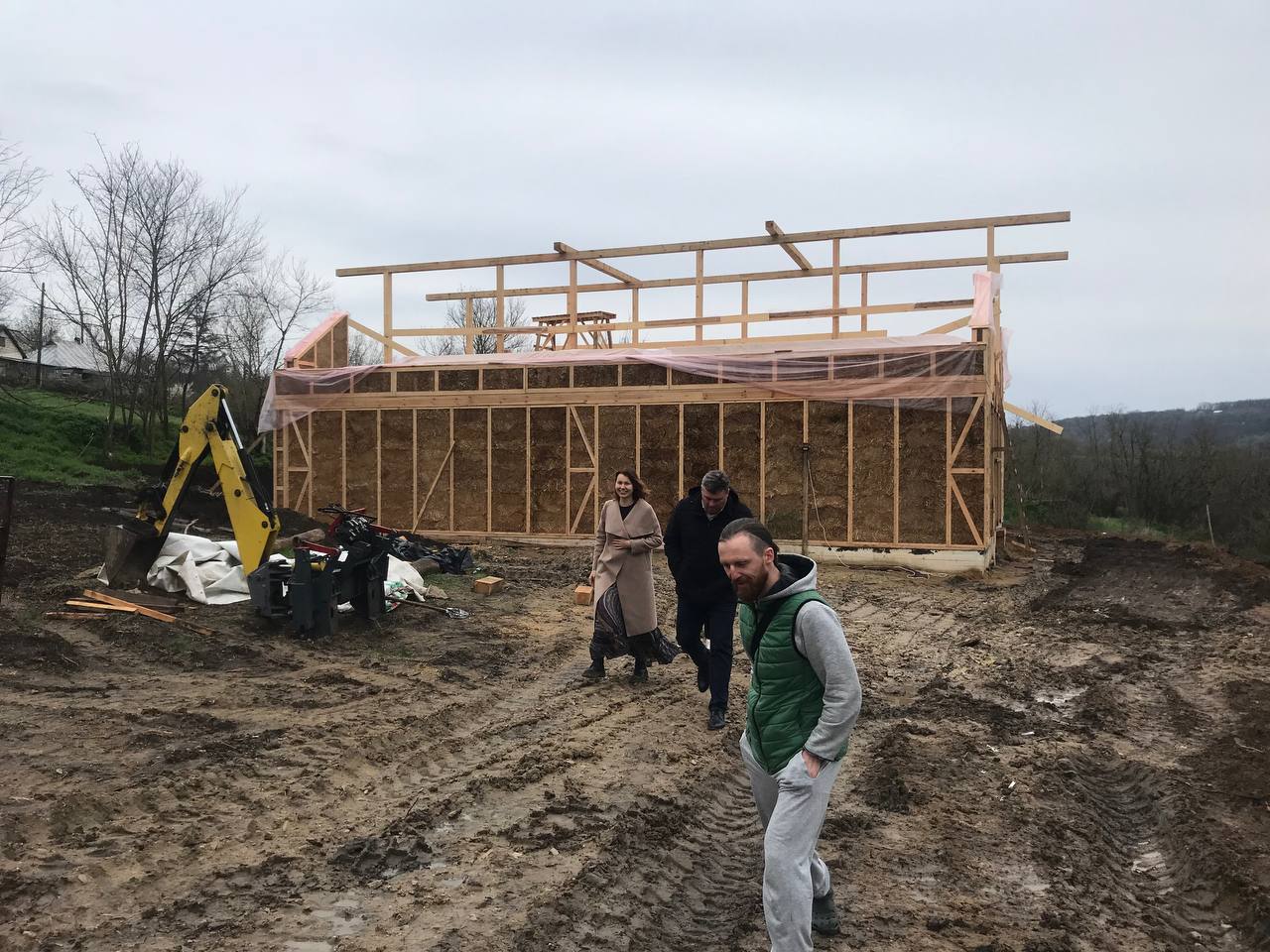 На Вінниччині зводять еко-житло для переселенців