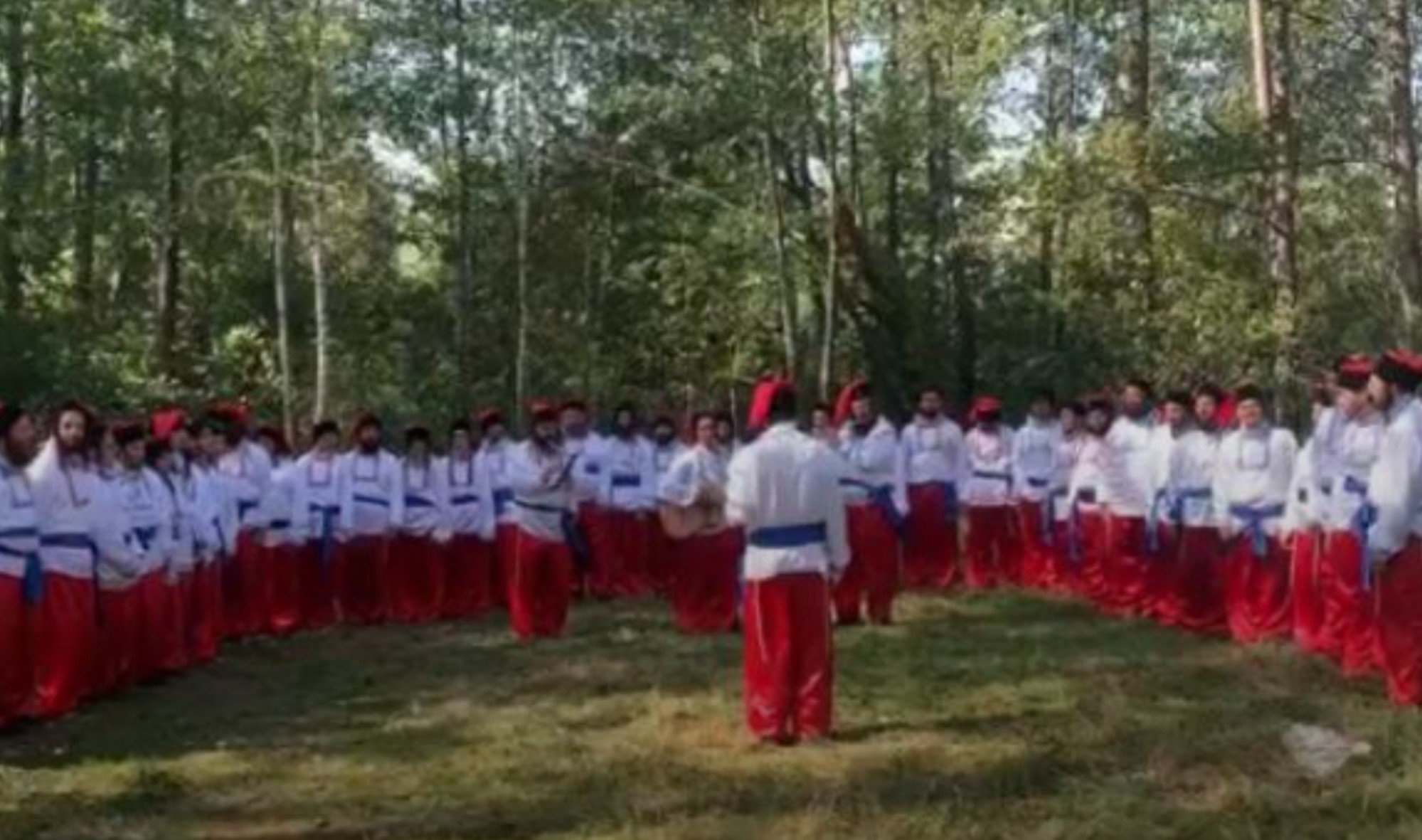 Готові на все: хасиди заради поїздки в Умань переодяглися козаками і заспівали Гімн України (відео)
