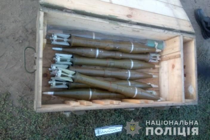 Луганські поліцейські виявили схованку з боєприпасами