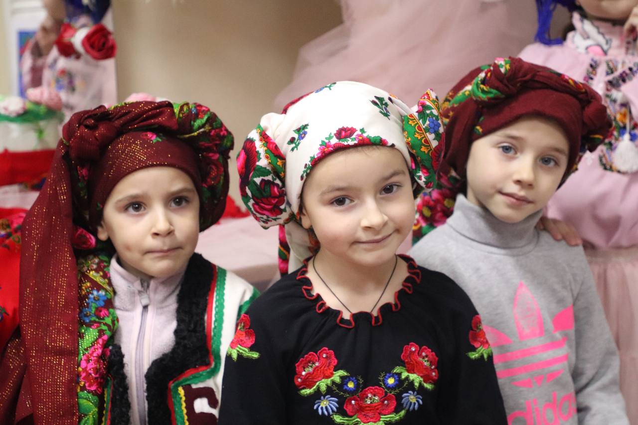 Українців з усього світу запрошують долучитися до Міжнародного марафону «Хустка - оберіг» для ЗСУ»