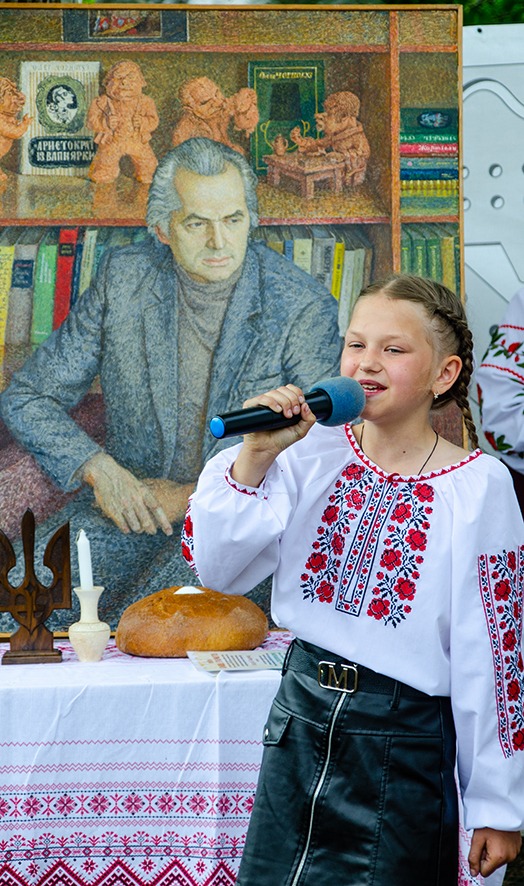 На Вінниччині відкрили меморіальну дошку відомому гумористу