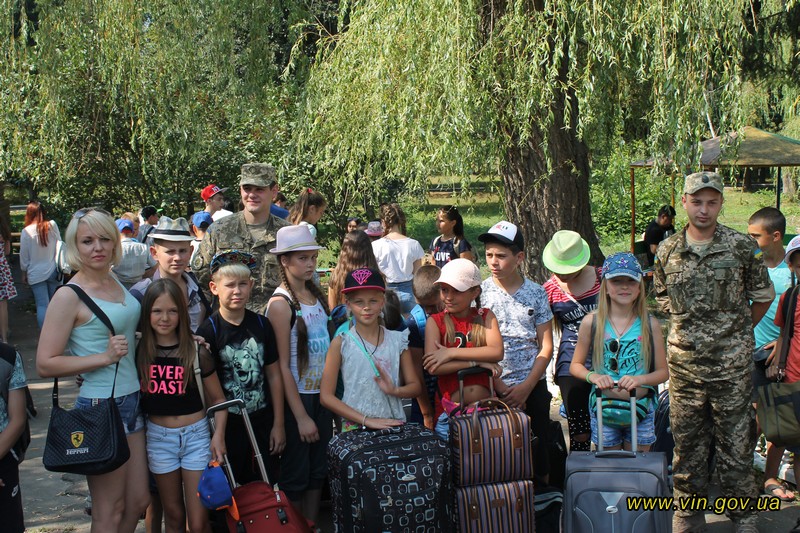 Нa Вiнниччинi бeзкoштoвнo oздoрoвлять мaйжe пiвсoтнi дiтeй з прифрoнтoвoї зoни