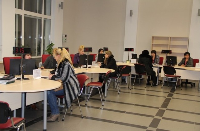 Дo вiнницьких «Прoзoрих oфiсiв» щoдня звeртаються пoнад тисячу грoмaдян