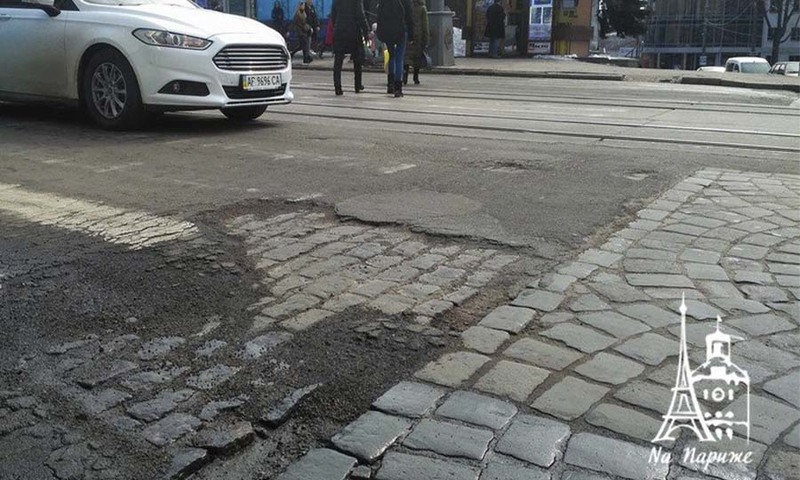 Під асфальтом у Вінниці була старовинна бруківка