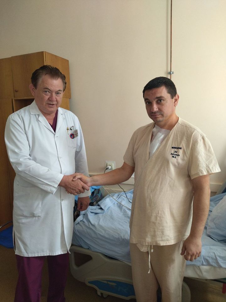 Життя військового рятують у Вінниці: Унікальна операція з видалення каменю з серця