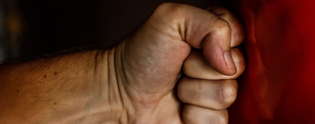 На Львівщині батько жорстоко побив 7-річного сина