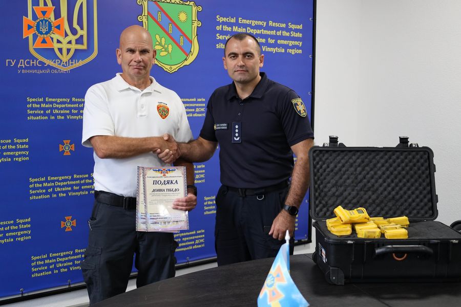 Американські партнери допомогли вінницьким рятувальникам засобами вимірювання радіації