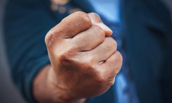 У супермаркеті Києва охоронці побили покупця за масло, яке він не крав