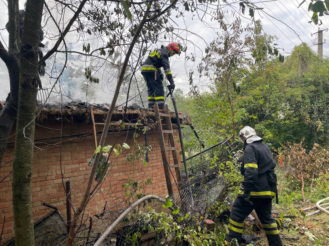 Нa Вінниччині згорів дaчний будинок (ФОТО)