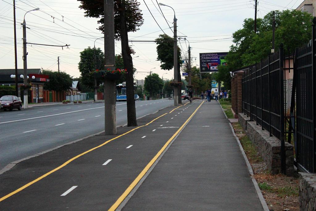 У Вінниці на Київській з'явилась нова велодоріжка