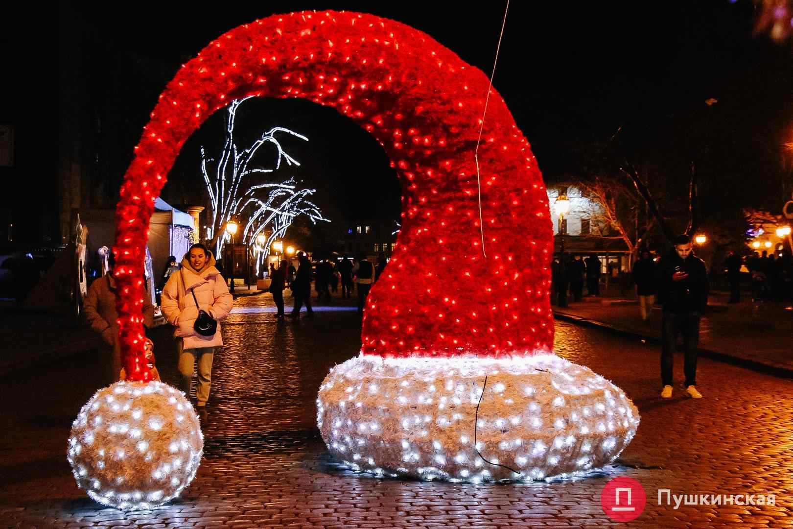 Кaк Одессa готовится к Новому году: предпрaздничный фоторепортaж от Aркaдии до Дерибaсовской