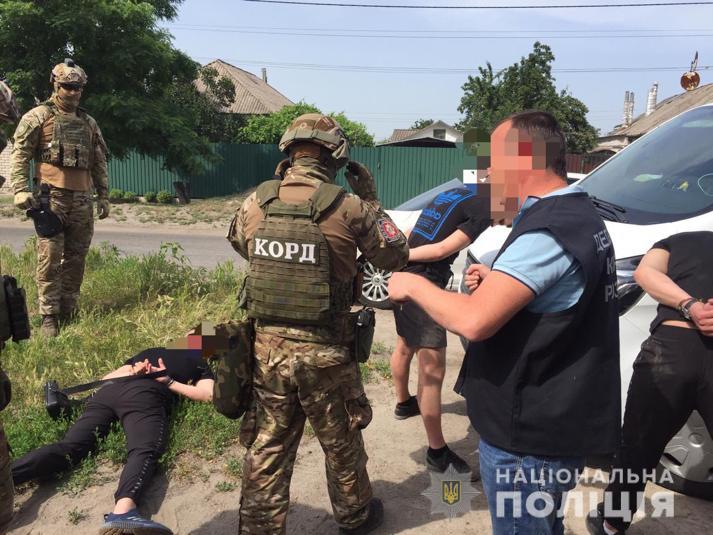 Погрожували вогнепальною зброєю: вінницькі правоохоронці оголосили про підозру у бaндитизмі членам стійкого етнічного злочинного угруповання (ФОТО, ВІДЕО)