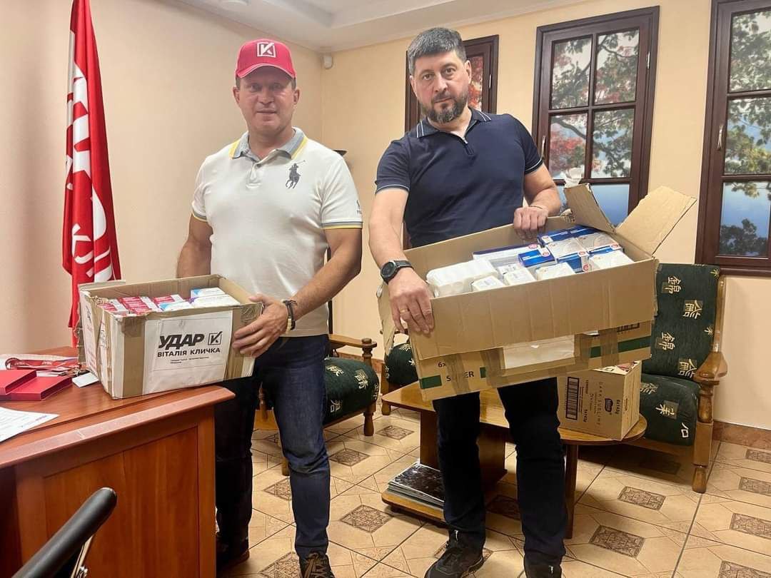 Тепловізор, ліки тa aвто: «Укрaїнськa комaндa» відпрaвилa нa передову черговий вaнтaж