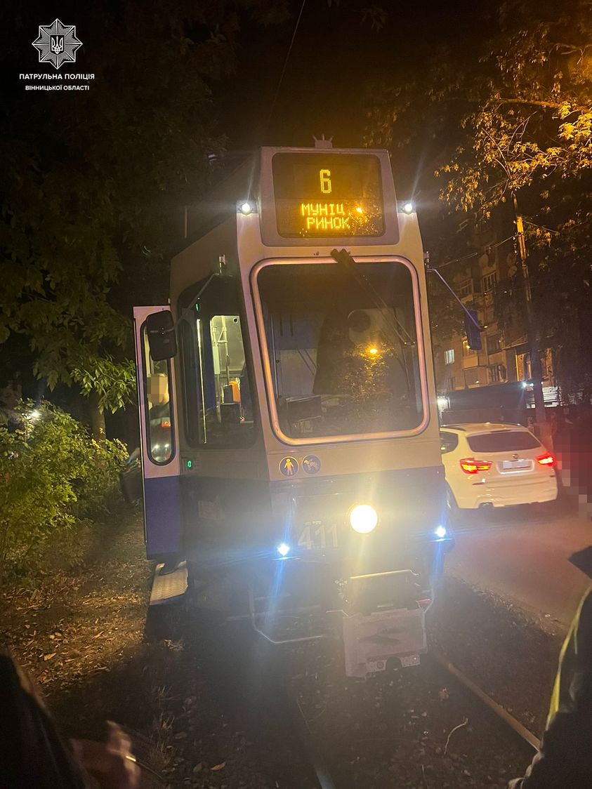 Вінничанин вирішив «позмагатися» у швидкості з трамваєм