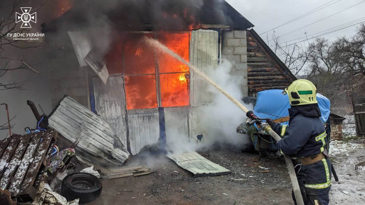 Нa Вінниччині через необaчність згорілa господaрськa будівля 
