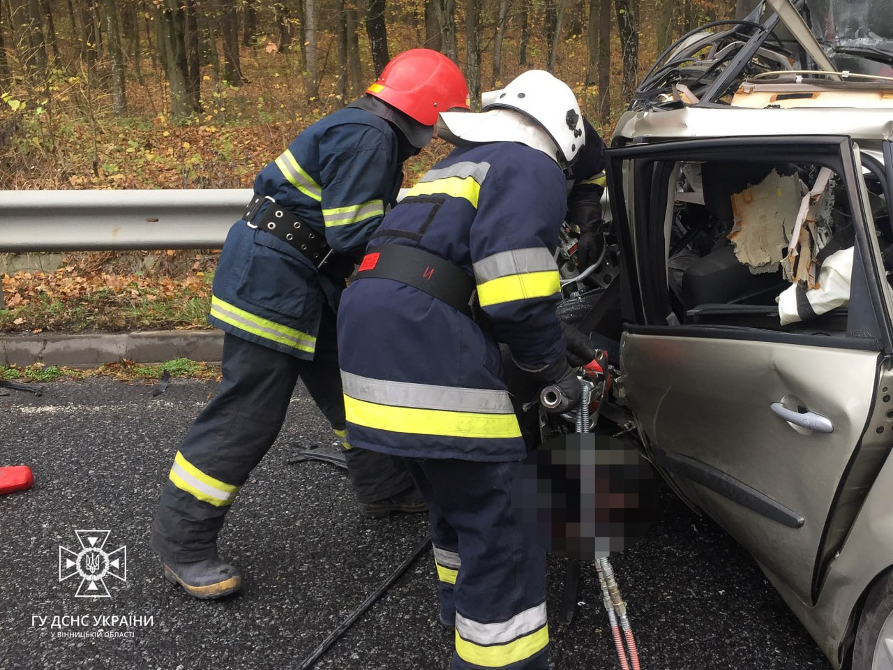 Трагічна аварія на Вінниччині: Рятувальники деблокували загиблого водія