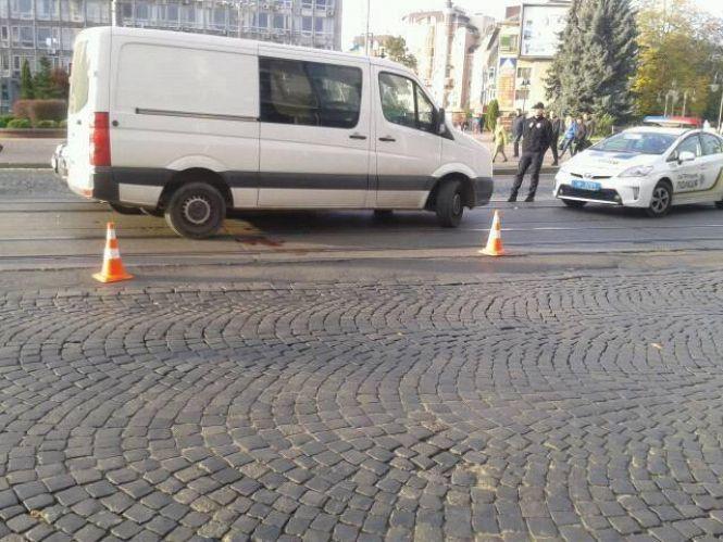 У Вінниці нa Соборній вінничaнку збив aвтомобіль посеред переходу