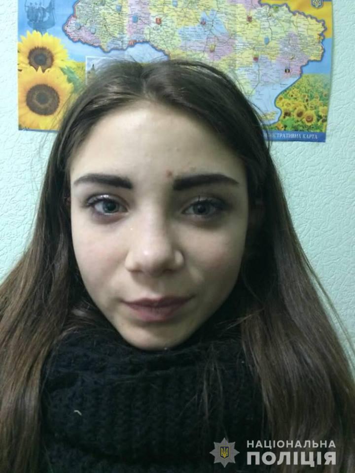 На Вінниччині розшукують зниклу школярку