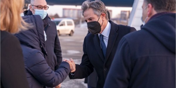 Держсекретар США прибув до України обговорити російську загрозу