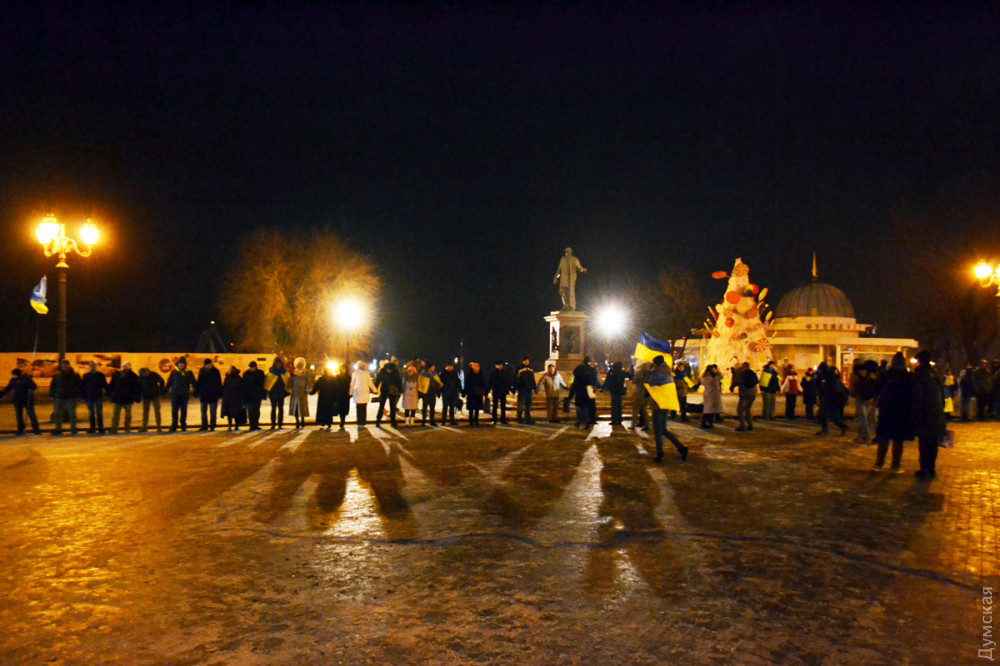 День соборности: одесситы выстроились в живую цепь единства и развернули национальный флаг