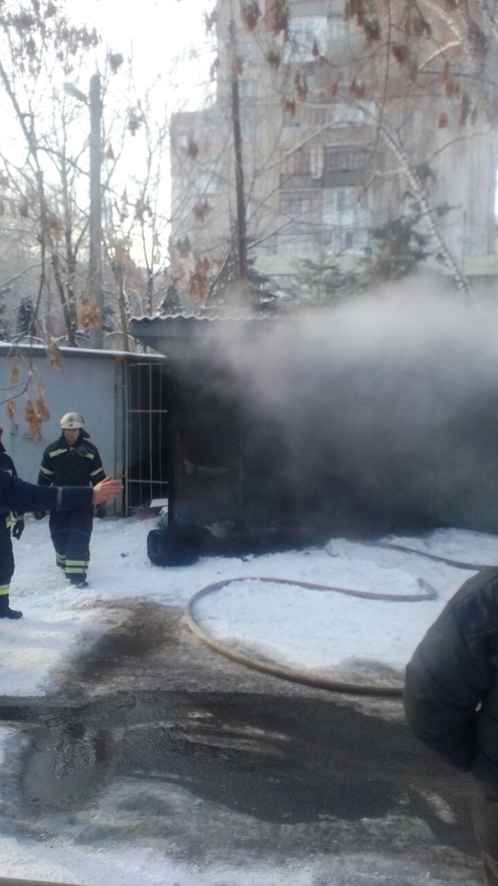 У центрі Вінниці горів гараж