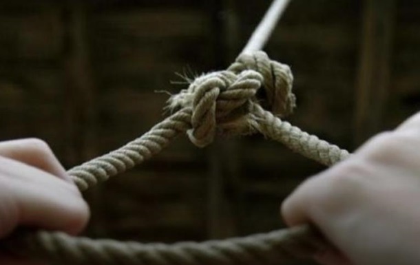 На Тернопільщині дідусь повісився у власній оселі