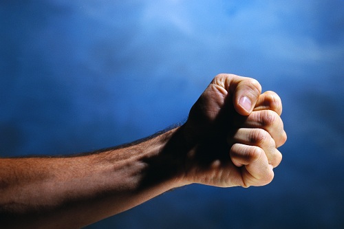 Душили і пекли праскою: на Полтавщині грабіжники познущались над пенсіонерами