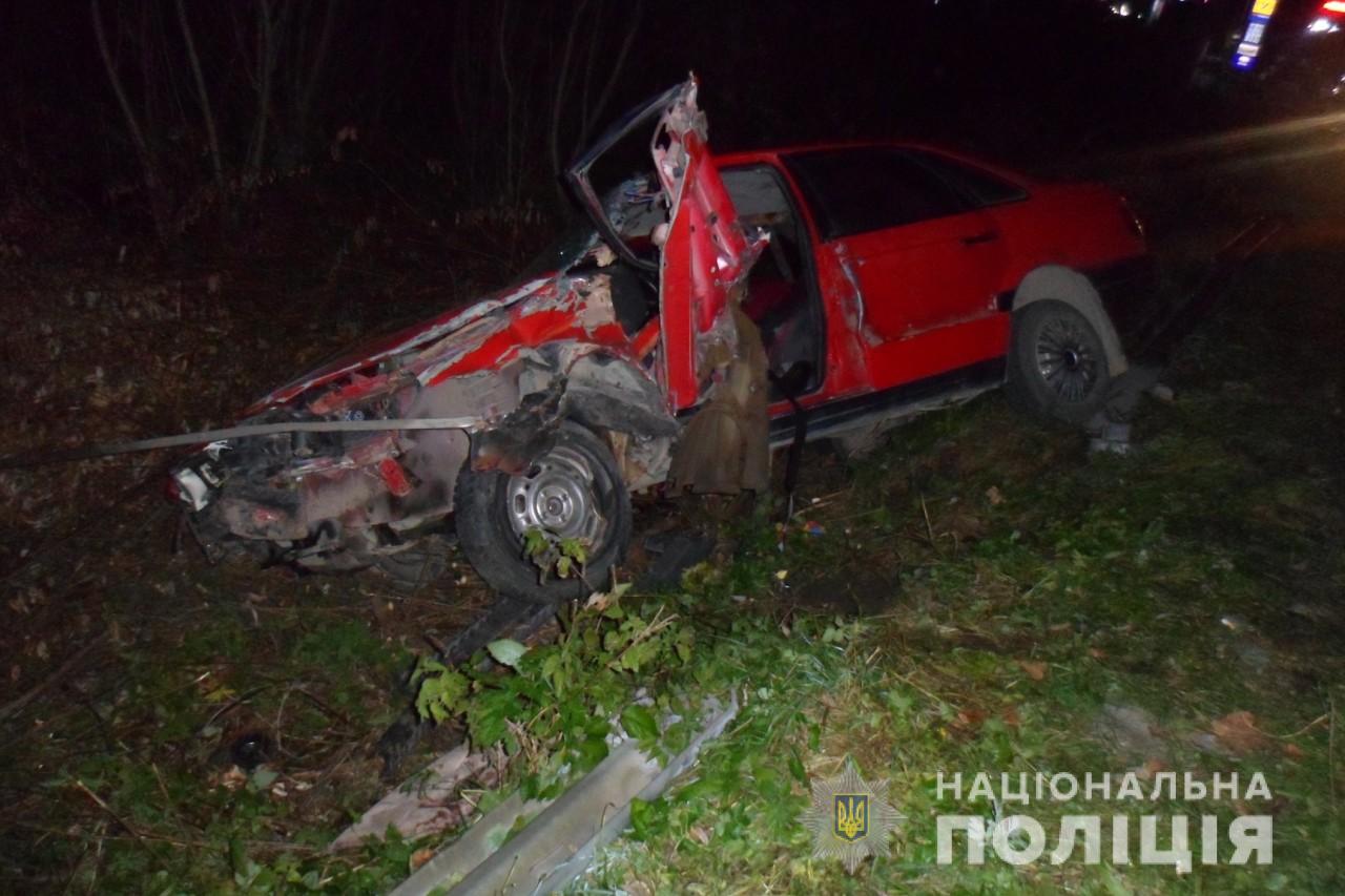На Львівщині смертельна ДТП: автівка вилетіла на зустрічну і зіткнулась з вантажівкою