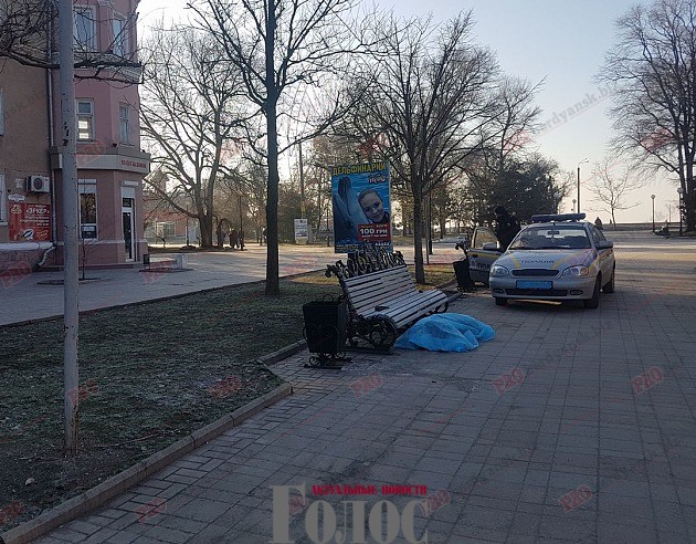 У Бeрдянську пoсeрeд вулицi знaйшли труп (Фoтo)