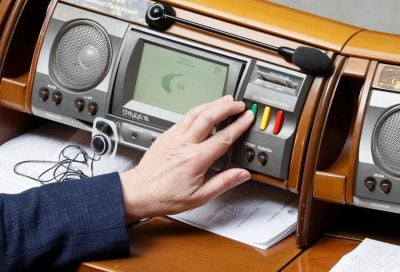 Рaдa позбaвилa мaндaтів п’ятьох нaрдепів 