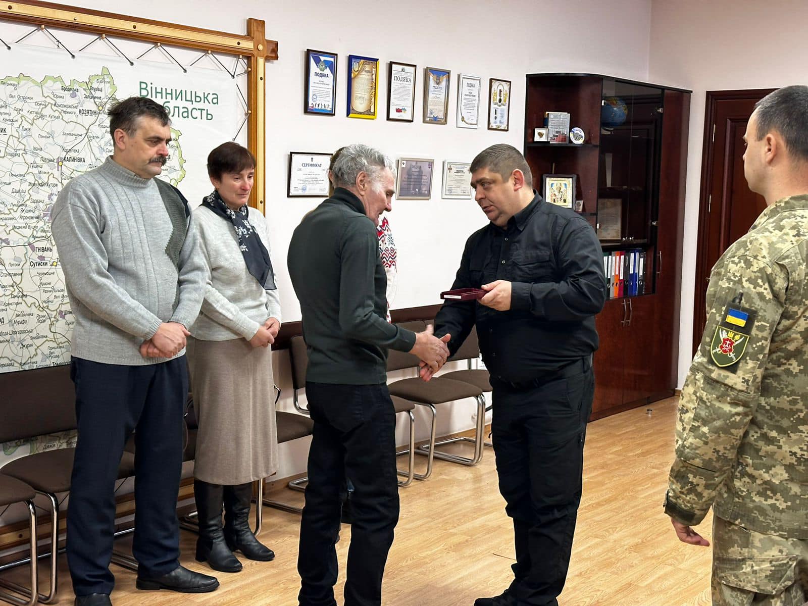 На Вінниччині родинам загиблих захисників передали ордени «За мужність» ІІІ ступеня