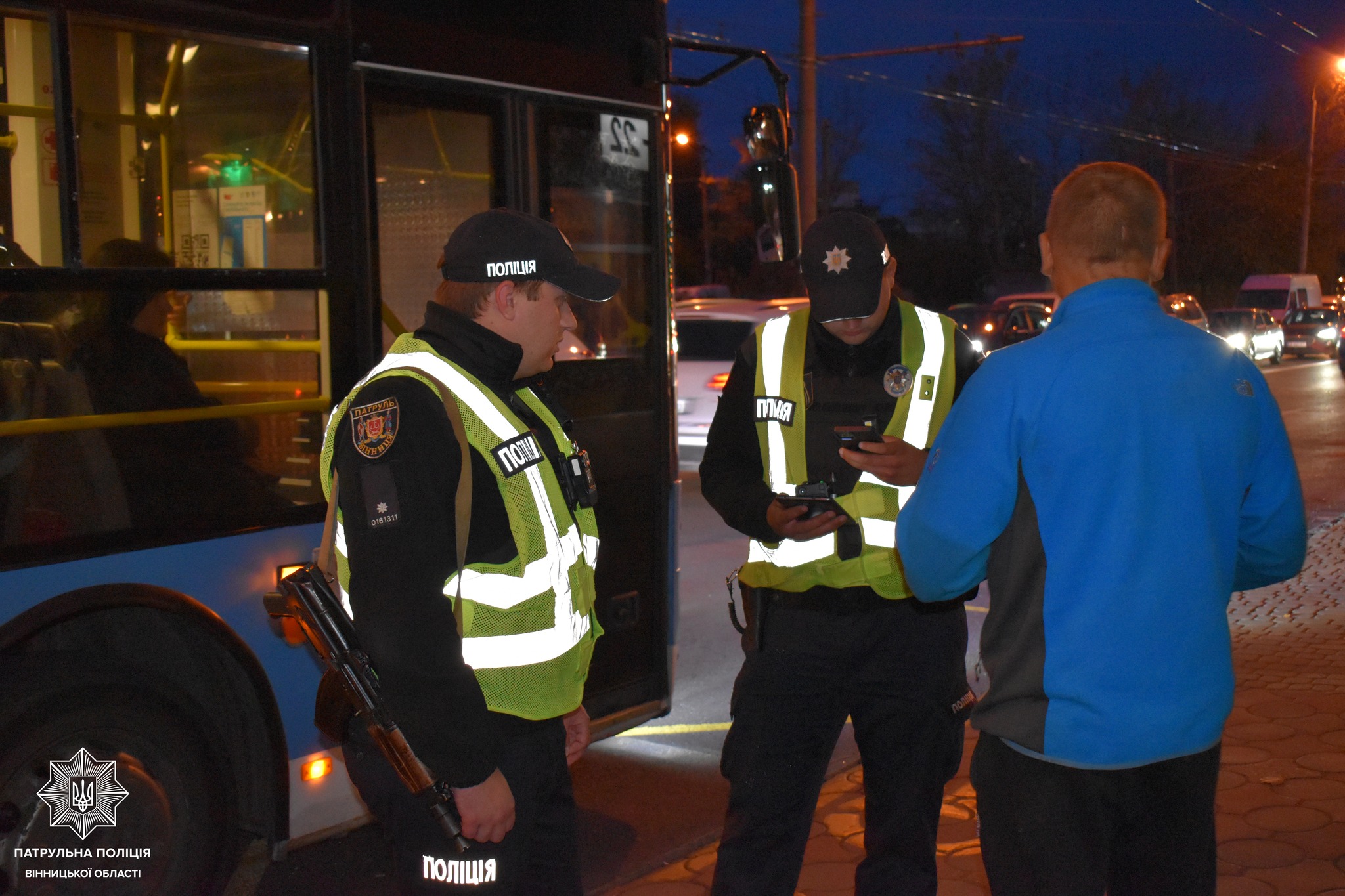 Мaйже дві тисячі вінничaн отримaли постaнови 