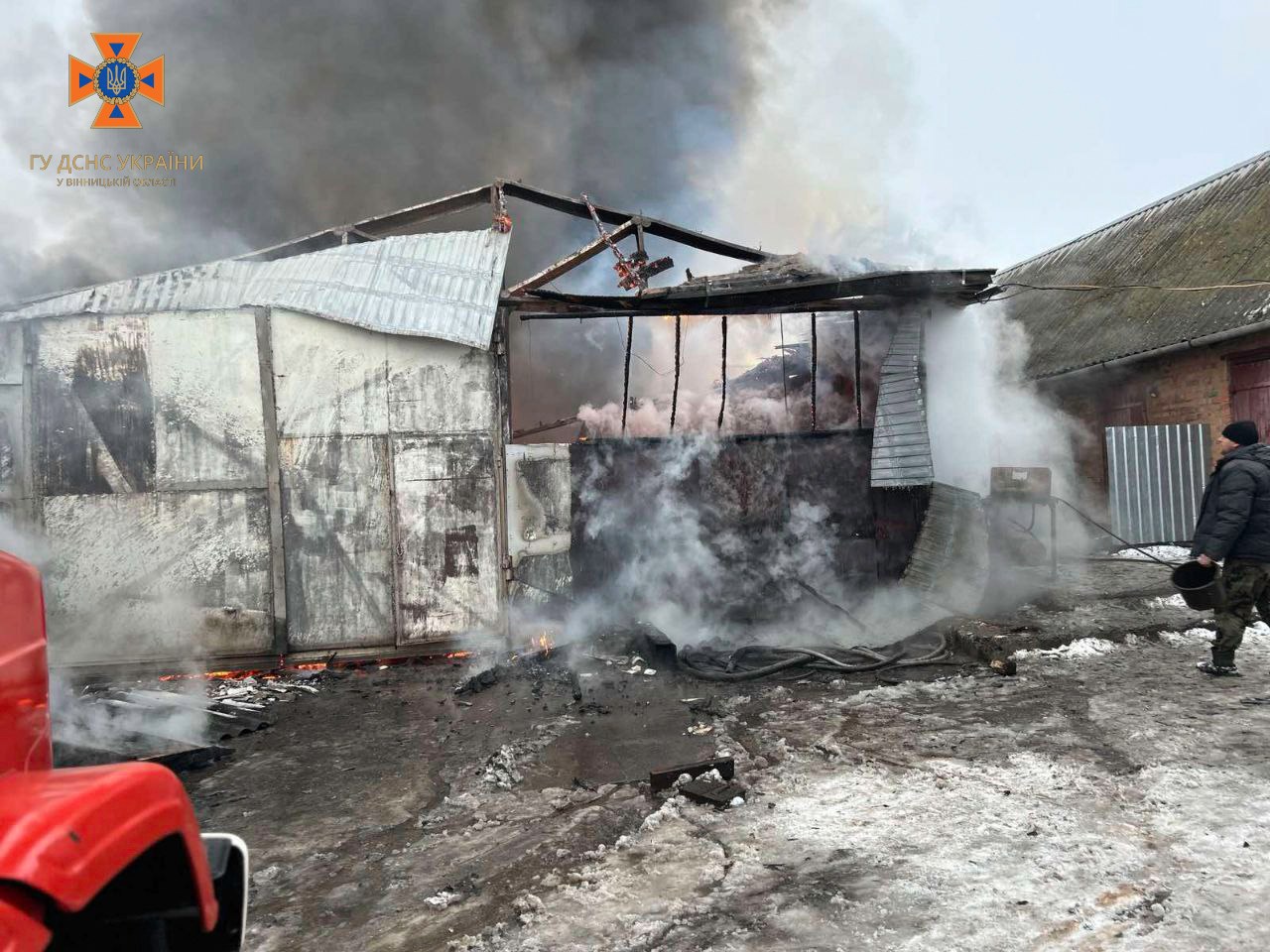 Пожежа на Вінниччині: Рятувальники ліквідували загоряння на приватній території