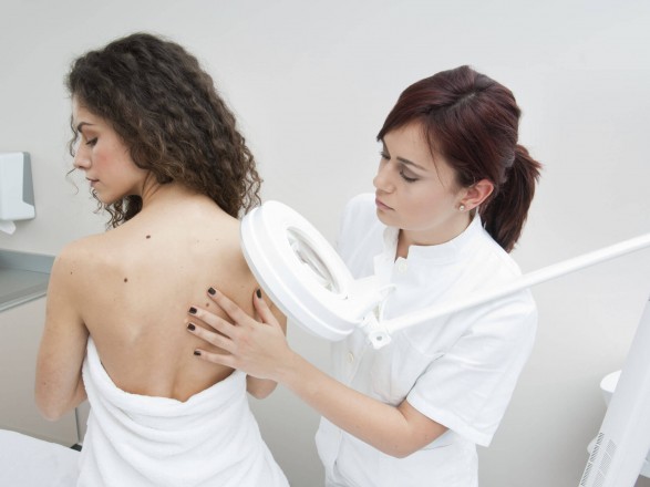 Дерматолог розповів яка небезпека чекає в тренувальних залах