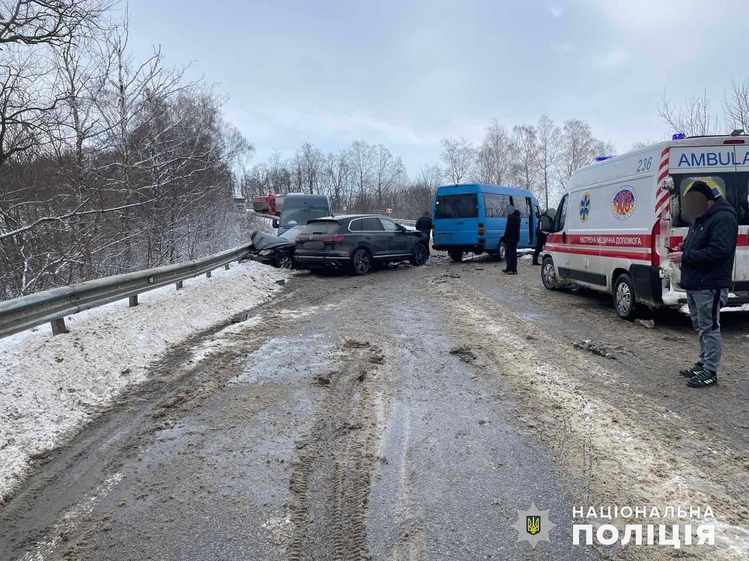 Поліція розпочала кримінальне провадження по факту масштабної ДТП на Вінниччині