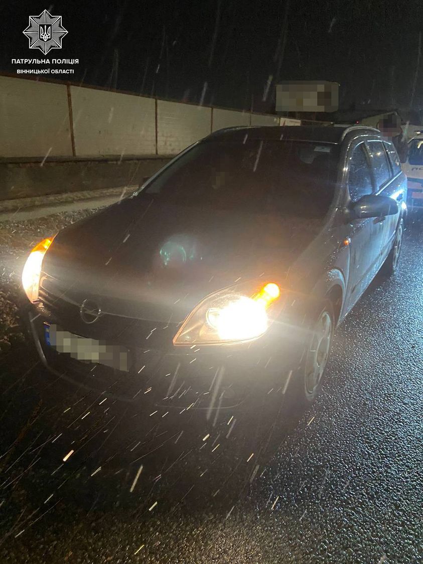 У порушника комендатської години вінницькі патрульні виявили підроблені документи