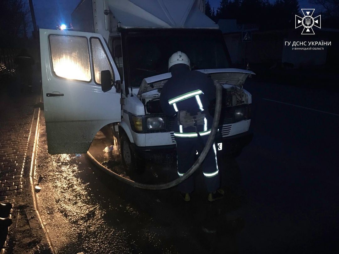 На Вінниччині спалахнула вантажівка