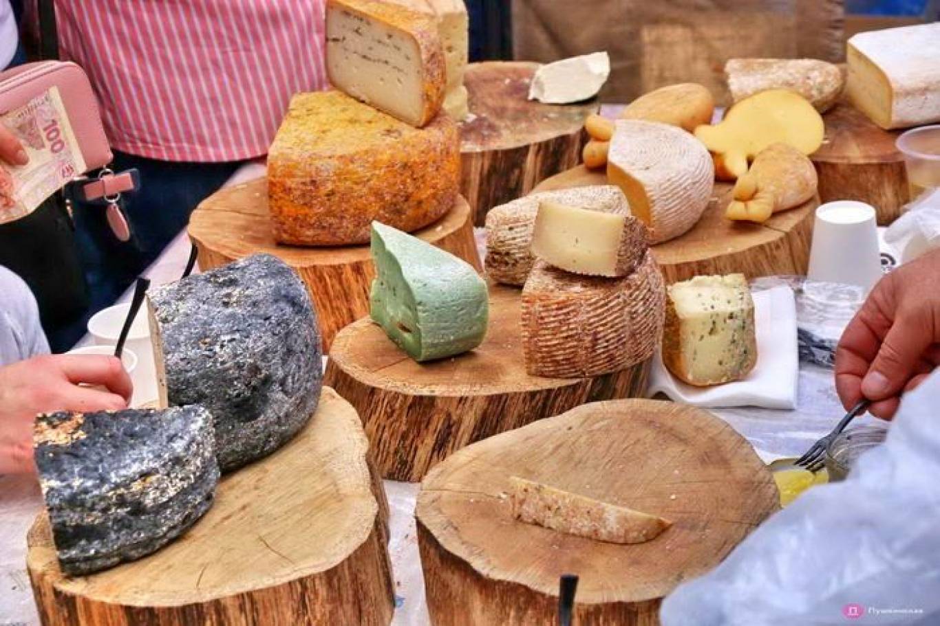 Вінничaн зaпрошують сьогодні нa «Крaфтовий дворик» востaннє почaстувaтися сиром, вином тa медом
