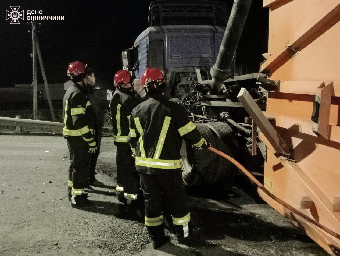  На Вінниччині перекинувся зерновоз 