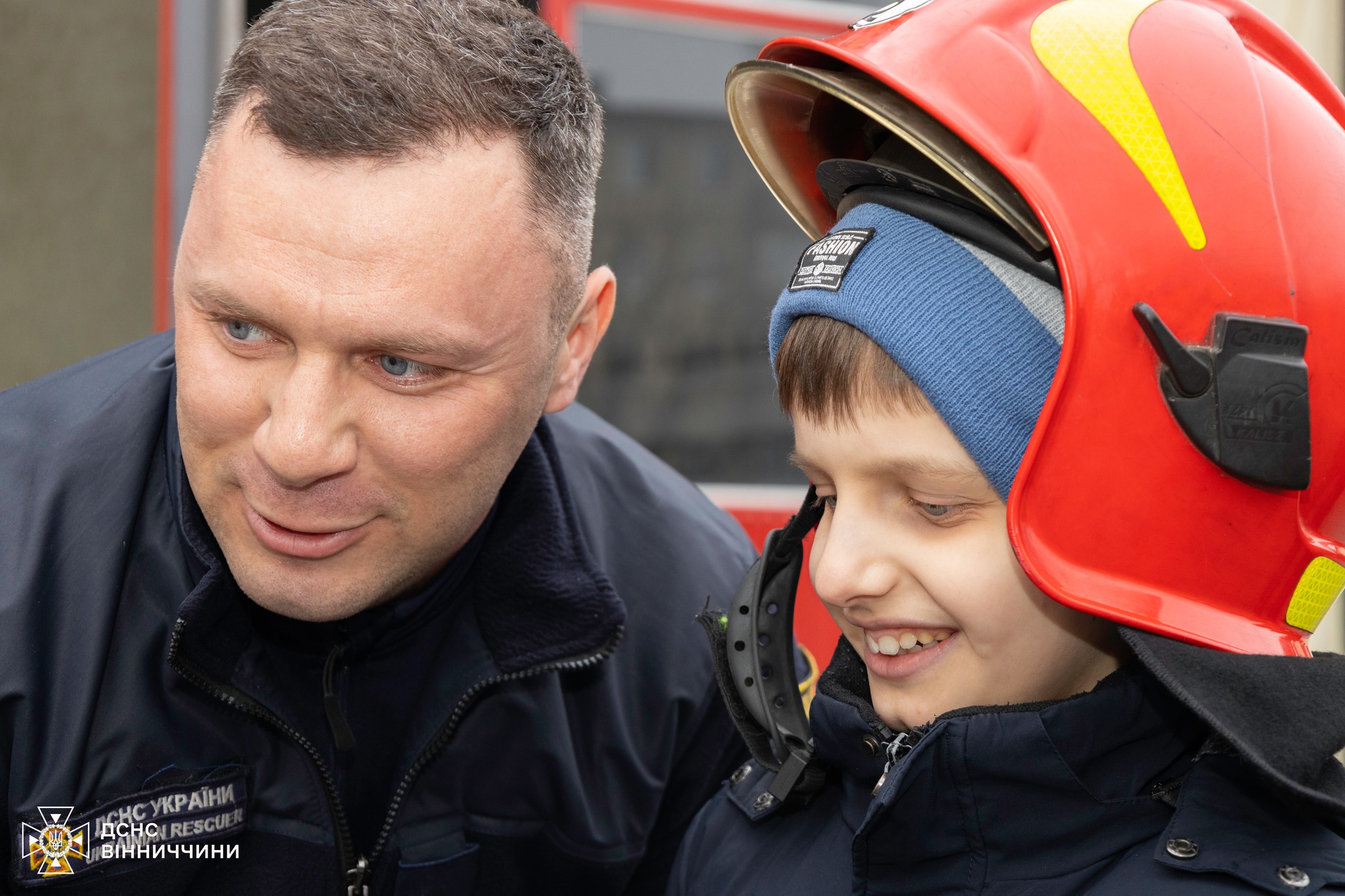 Вінницькі рятувальники провели екскурсію для дітей з порушеннями інтелектуального розвитку 