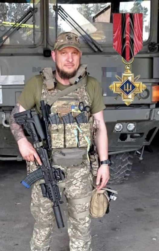  Вінничанин Тарас Костяний отримав нагороду "Золотий хрест" за мужність та відвагу від Головнокомандувача ЗСУ