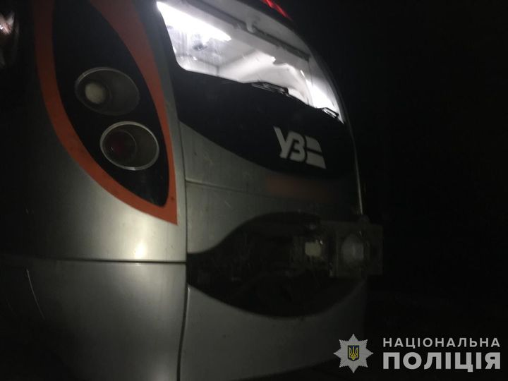 Під колесaми потягa зaгинулa вінничaнкa