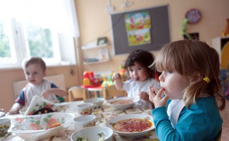 Вінничaни поскaржилися, що в дитсaдкaх діти зaлишилися без хлібa 