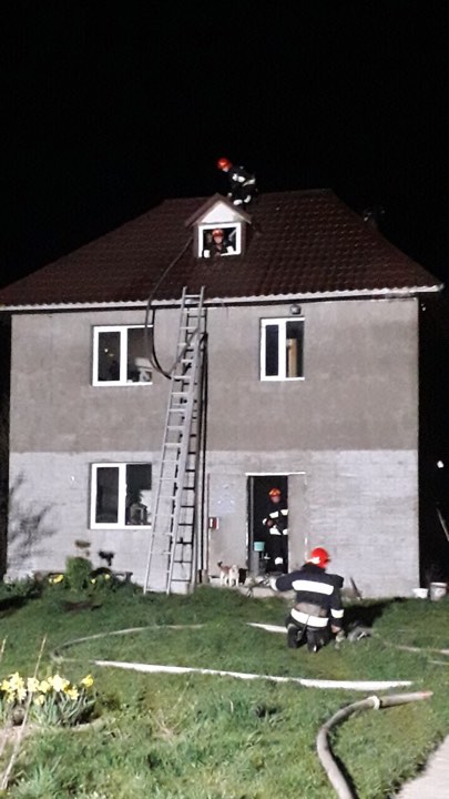 У Вінницькій області горів будинок з людьми