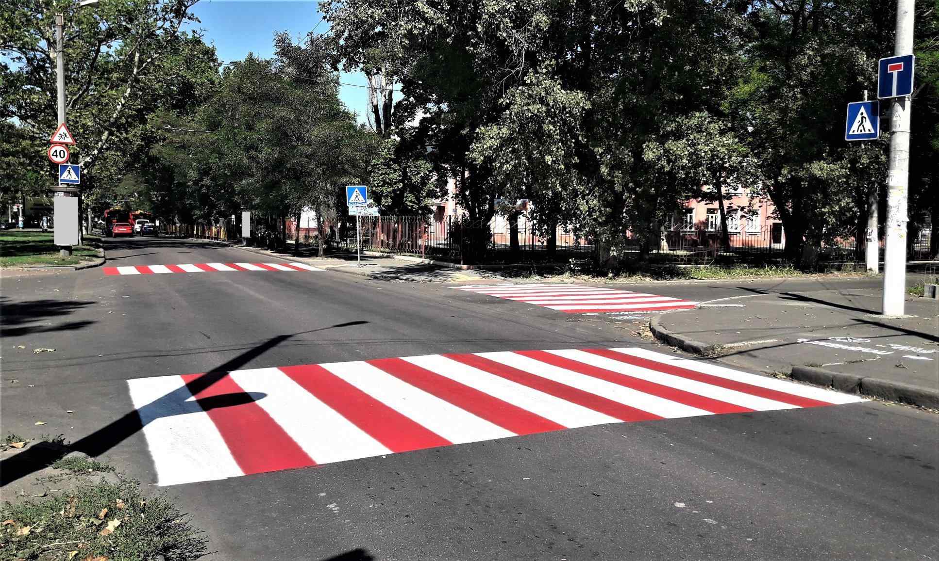 В Одессе готовятся к новому учебному году и обновляют дорожную разметку