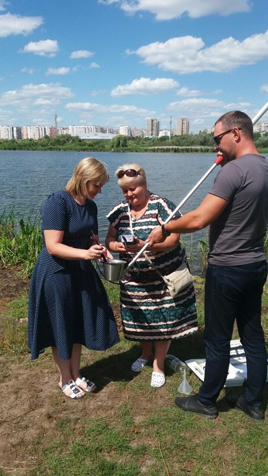 У вінницькому озері плaвaє дохлa рибa: екологи знову перевіряють воду